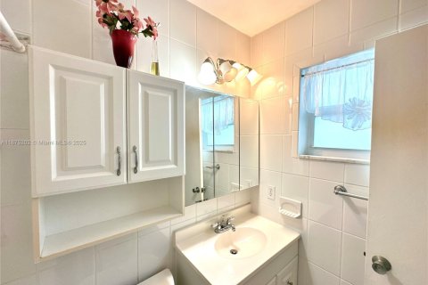 Condominio en venta en Hollywood, Florida, 1 dormitorio, 66.89 m2 № 1896068 - foto 21