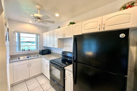 Condominio en venta en Hollywood, Florida, 1 dormitorio, 66.89 m2 № 1896068 - foto 8