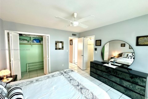 Condominio en venta en Hollywood, Florida, 1 dormitorio, 66.89 m2 № 1896068 - foto 17