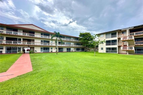 Condominio en venta en Hollywood, Florida, 1 dormitorio, 66.89 m2 № 1896068 - foto 2