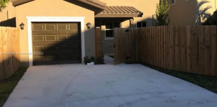 Дом в Хомстед, Флорида 4 спальни, 155.52м2 № 1950091