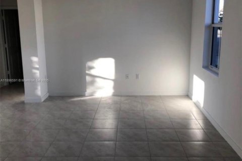 Снять в аренду виллу или дом в Хомстед, Флорида 4 спальни, 155.52м2, № 1950091 - фото 3