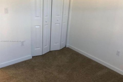 Снять в аренду виллу или дом в Хомстед, Флорида 4 спальни, 155.52м2, № 1950091 - фото 6