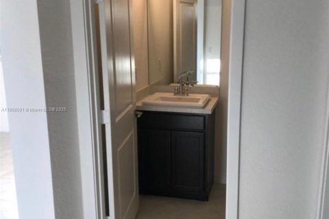 Снять в аренду виллу или дом в Хомстед, Флорида 4 спальни, 155.52м2, № 1950091 - фото 7