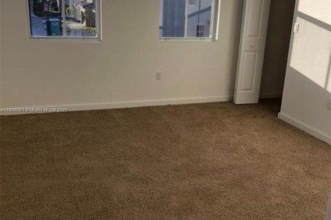 Снять в аренду виллу или дом в Хомстед, Флорида 4 спальни, 155.52м2, № 1950091 - фото 11