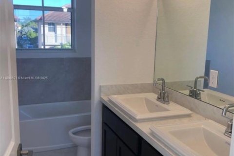 Снять в аренду виллу или дом в Хомстед, Флорида 4 спальни, 155.52м2, № 1950091 - фото 9