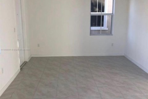 Снять в аренду виллу или дом в Хомстед, Флорида 4 спальни, 155.52м2, № 1950091 - фото 4