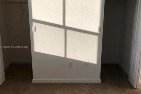 Снять в аренду виллу или дом в Хомстед, Флорида 4 спальни, 155.52м2, № 1950091 - фото 12