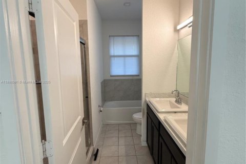 Снять в аренду виллу или дом в Хомстед, Флорида 4 спальни, 155.52м2, № 1950091 - фото 21