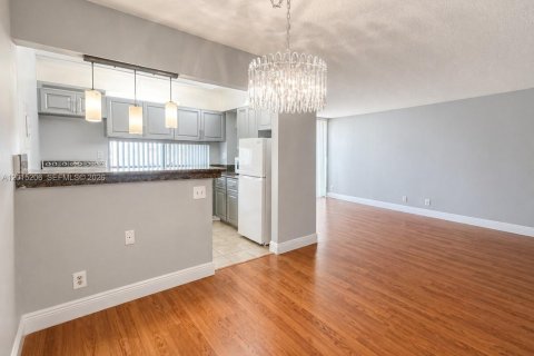 Copropriété à louer à Sunny Isles Beach, Floride: 2 chambres, 95.78 m2 № 2085670 - photo 7