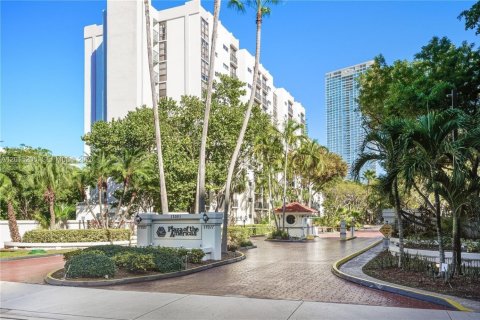 Copropriété à louer à Sunny Isles Beach, Floride: 2 chambres, 95.78 m2 № 2085670 - photo 28