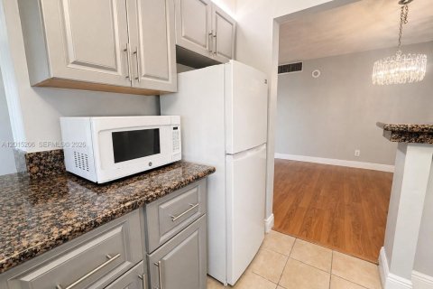 Copropriété à louer à Sunny Isles Beach, Floride: 2 chambres, 95.78 m2 № 2085670 - photo 10