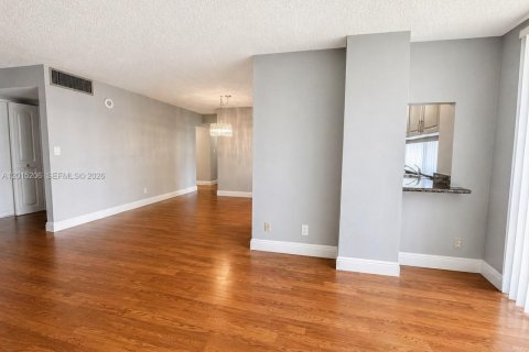 Copropriété à louer à Sunny Isles Beach, Floride: 2 chambres, 95.78 m2 № 2085670 - photo 4