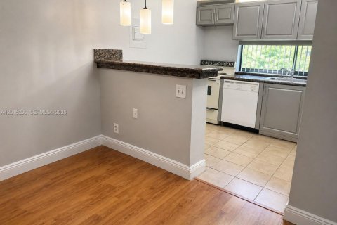Copropriété à louer à Sunny Isles Beach, Floride: 2 chambres, 95.78 m2 № 2085670 - photo 8
