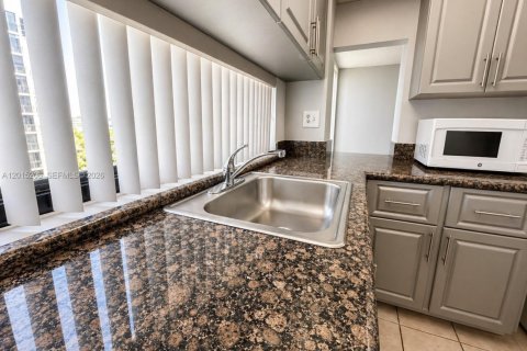 Copropriété à louer à Sunny Isles Beach, Floride: 2 chambres, 95.78 m2 № 2085670 - photo 9