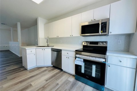 Copropriété à louer à Doral, Floride: 3 chambres, 119.84 m2 № 2084286 - photo 8