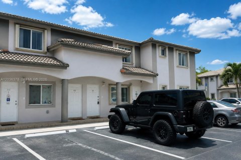 Copropriété à louer à Doral, Floride: 3 chambres, 119.84 m2 № 2084286 - photo 1