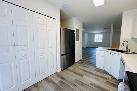 Copropriété à louer à Doral, Floride: 3 chambres, 119.84 m2 № 2084286 - photo 10