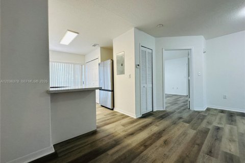 Copropriété à louer à Doral, Floride: 3 chambres, 119.84 m2 № 2084286 - photo 4