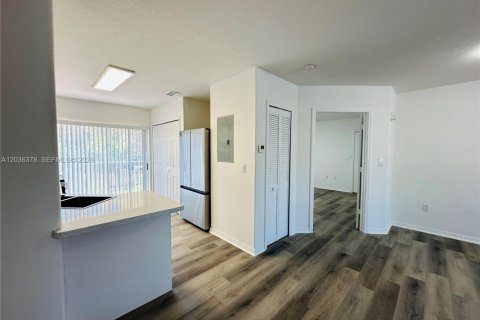 Copropriété à louer à Doral, Floride: 3 chambres, 119.84 m2 № 2084286 - photo 5