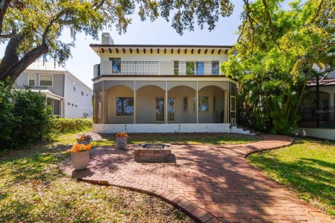 House in Tampa, Florida 5 bedrooms, 316.43 sq.m. № 1584842 - photo 10