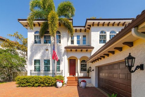 House in Tampa, Florida 5 bedrooms, 316.43 sq.m. № 1584842 - photo 5