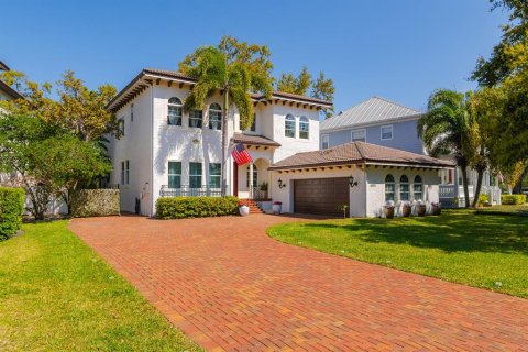 House in Tampa, Florida 5 bedrooms, 316.43 sq.m. № 1584842 - photo 7