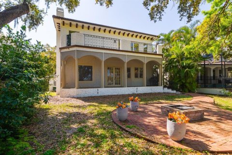 House in Tampa, Florida 5 bedrooms, 316.43 sq.m. № 1584842 - photo 11