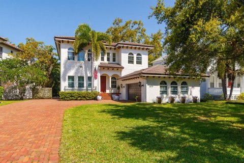 House in Tampa, Florida 5 bedrooms, 316.43 sq.m. № 1584842 - photo 6