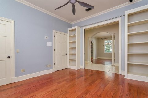 House in Tampa, Florida 5 bedrooms, 316.43 sq.m. № 1584842 - photo 30