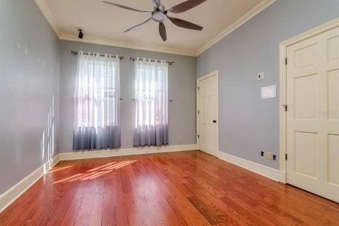 House in Tampa, Florida 5 bedrooms, 316.43 sq.m. № 1584842 - photo 29