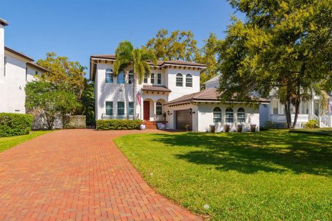 House in Tampa, Florida 5 bedrooms, 316.43 sq.m. № 1584842 - photo 8