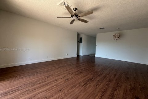 Condominio en venta en Coral Springs, Florida, 2 dormitorios, 114.27 m2 № 1965103 - foto 7