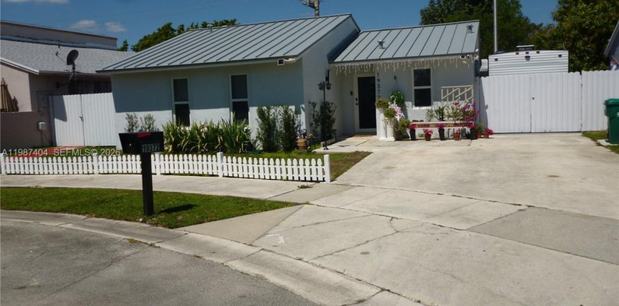 Дом в Майами, Флорида 3 спальни, 96.25м2 № 2047790