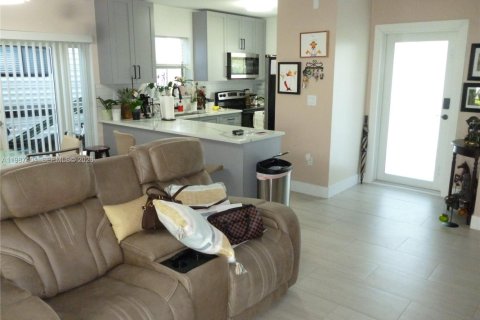 Купить виллу или дом в Майами, Флорида 3 спальни, 96.25м2, № 2047790 - фото 18