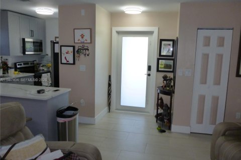 Купить виллу или дом в Майами, Флорида 3 спальни, 96.25м2, № 2047790 - фото 20