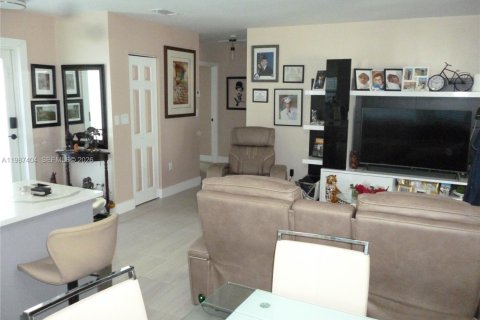 Купить виллу или дом в Майами, Флорида 3 спальни, 96.25м2, № 2047790 - фото 16