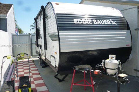 Купить виллу или дом в Майами, Флорида 3 спальни, 96.25м2, № 2047790 - фото 10