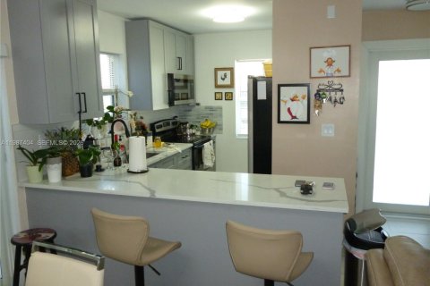 Купить виллу или дом в Майами, Флорида 3 спальни, 96.25м2, № 2047790 - фото 15