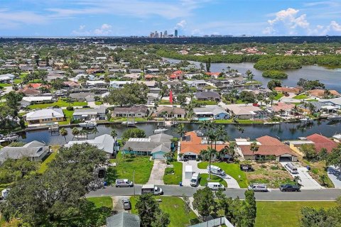 Casa en venta en Saint Petersburg, Florida, 3 dormitorios, 166.2 m2 № 1841437 - foto 4