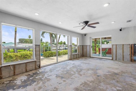 Casa en venta en Saint Petersburg, Florida, 3 dormitorios, 166.2 m2 № 1841437 - foto 15
