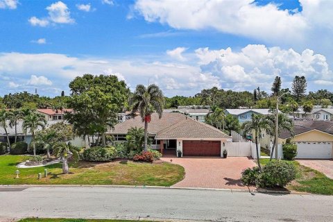 Casa en venta en Saint Petersburg, Florida, 3 dormitorios, 166.2 m2 № 1841437 - foto 1