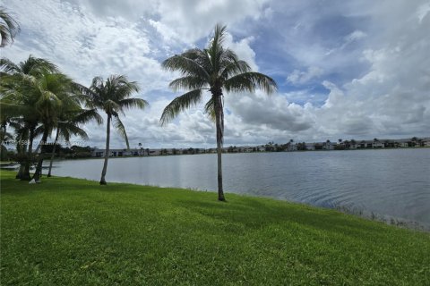 Condo in Homestead, Florida, 2 bedrooms  № 1944123 - photo 12