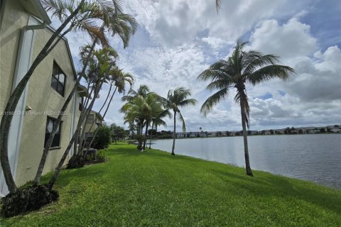 Condo in Homestead, Florida, 2 bedrooms  № 1944123 - photo 11