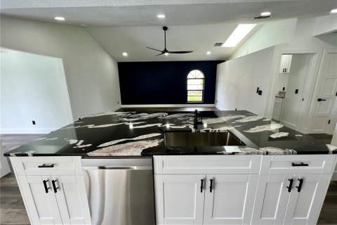 House in Port Charlotte, Florida 3 bedrooms, 188.59 sq.m. № 1525119 - photo 9