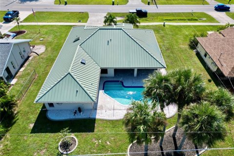 House in Port Charlotte, Florida 3 bedrooms, 188.59 sq.m. № 1525119 - photo 24