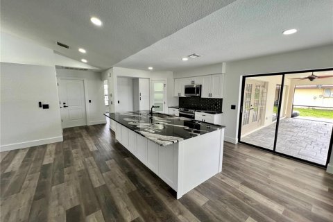 House in Port Charlotte, Florida 3 bedrooms, 188.59 sq.m. № 1525119 - photo 7