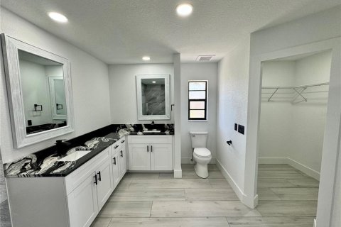 House in Port Charlotte, Florida 3 bedrooms, 188.59 sq.m. № 1525119 - photo 11