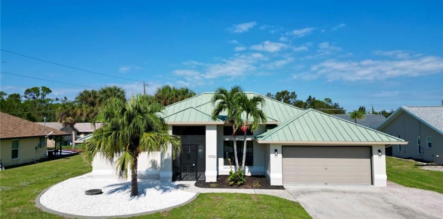 House in Port Charlotte, Florida 3 bedrooms, 188.59 sq.m. № 1525119