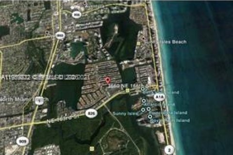 Condo in North Miami Beach, Florida, 2 bedrooms  № 2018090 - photo 17